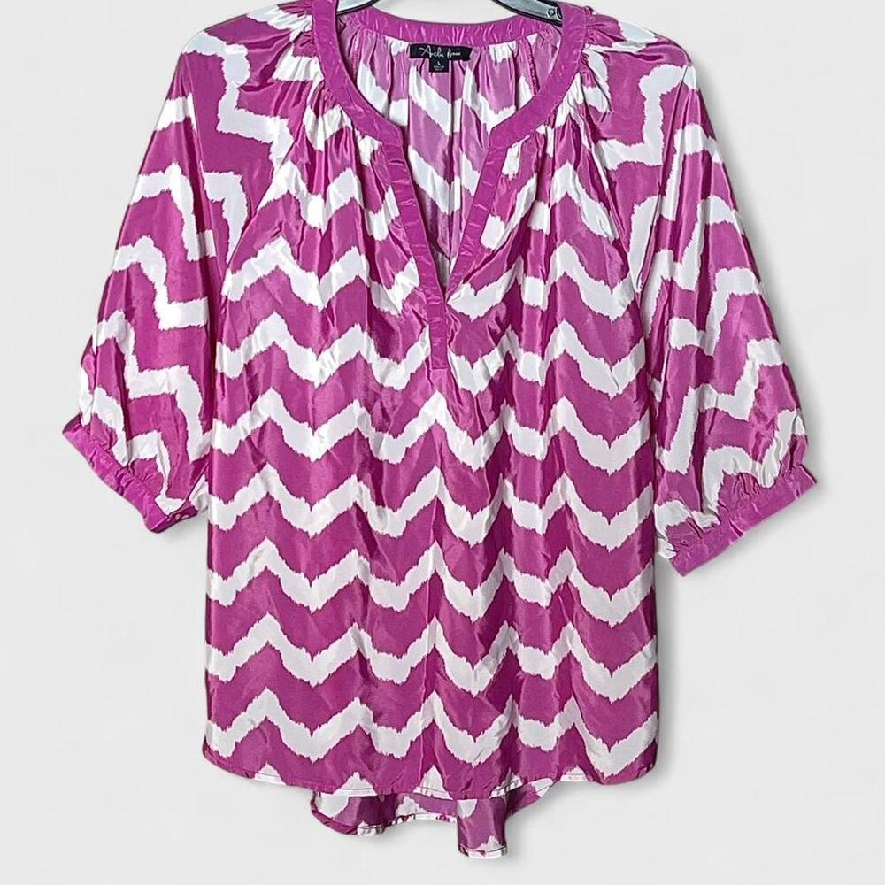 Antilia Femme Magenta White Chevron Split Neck 3/4 Puff Sleeve Blouse - Size L
